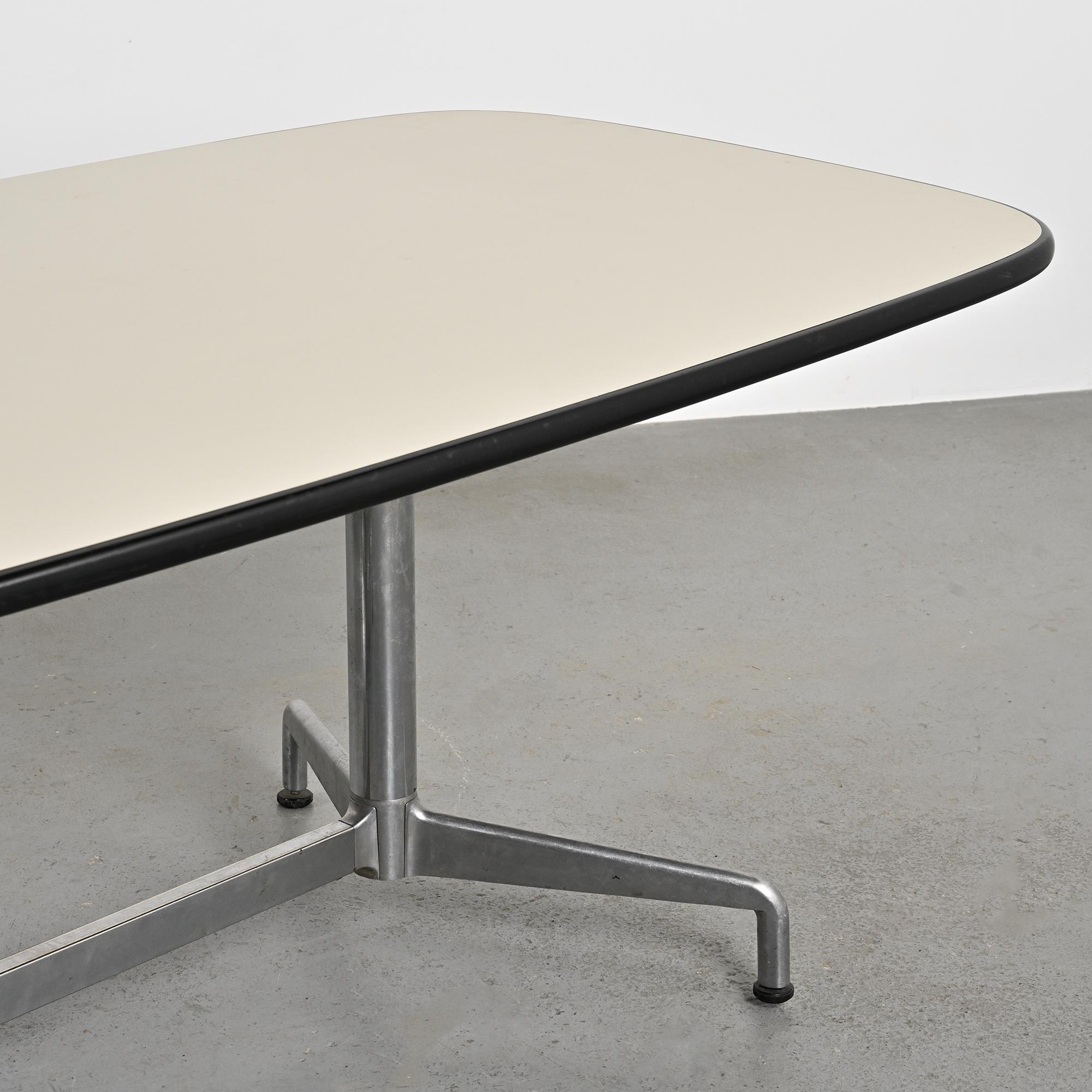 Desk by Giancarlo Piretti for Castelli, Italy, circa 1970.