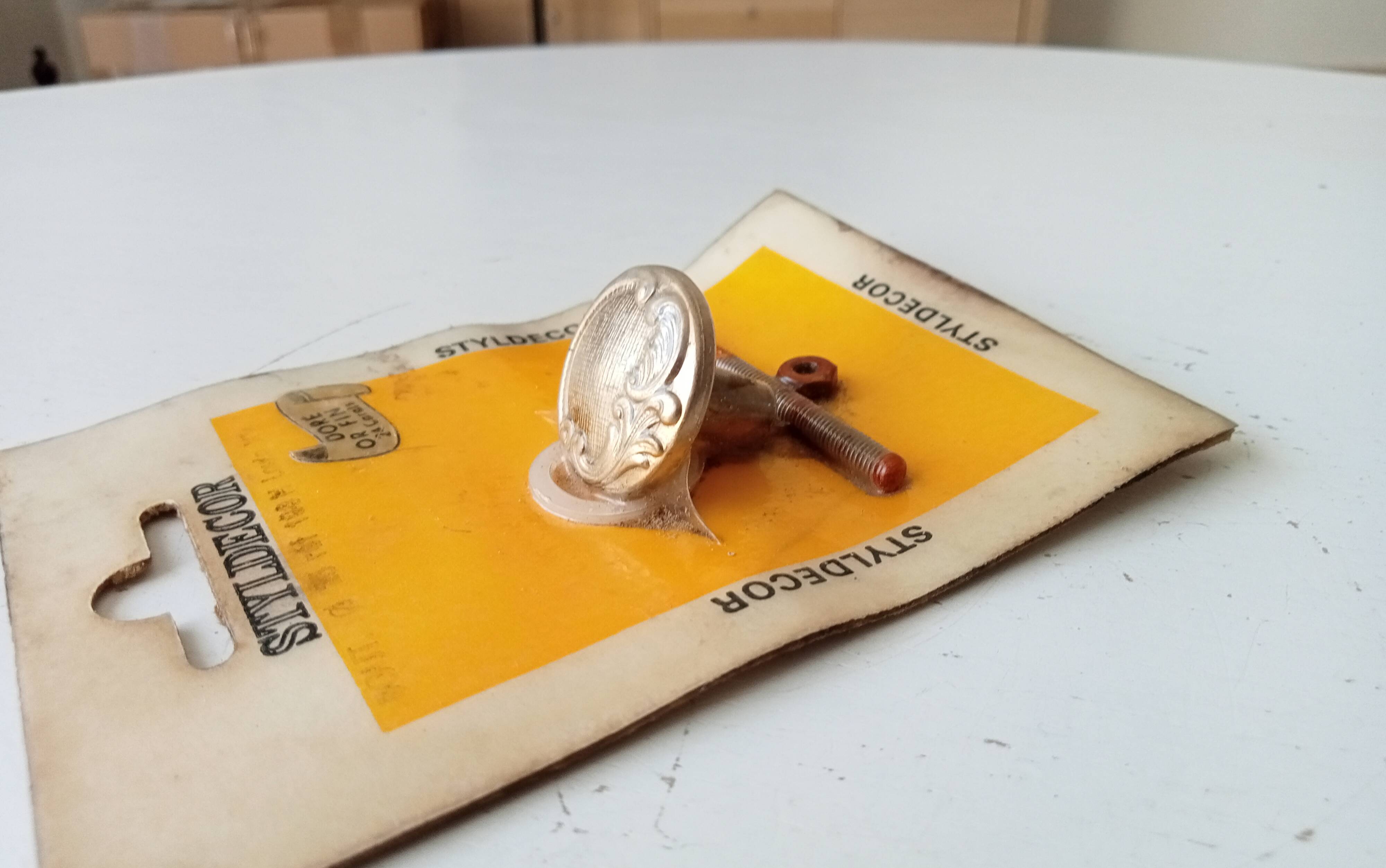 Bouton meuble vintage style Louis XV doré à l' or fin