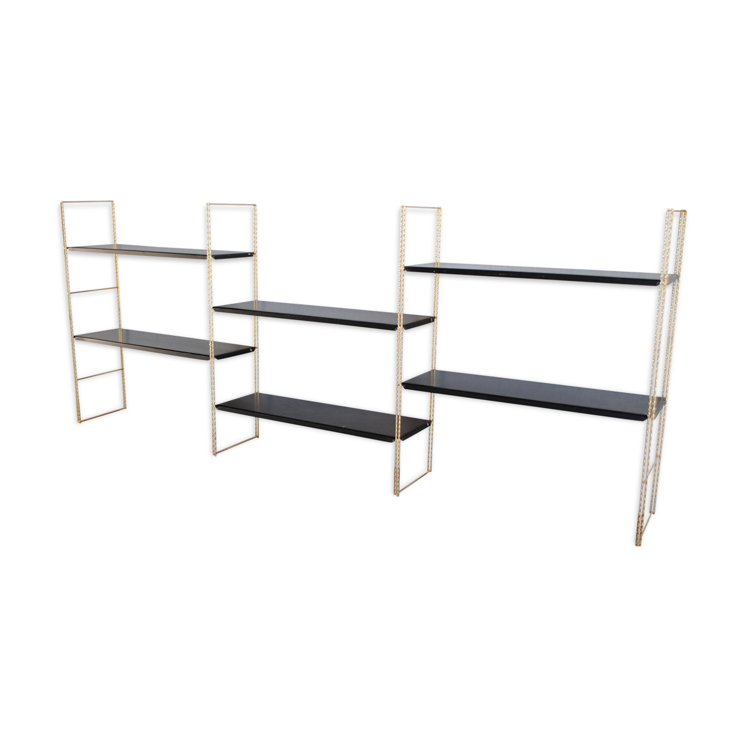 Shelf wall metal string