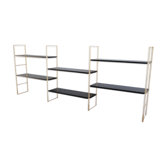 Shelf wall metal string