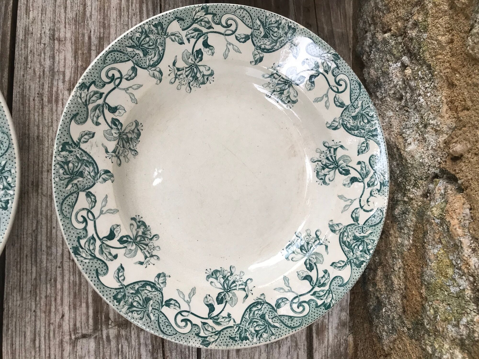 10 assiettes terre de fer. St Amand & Hamage. modèle Reigne