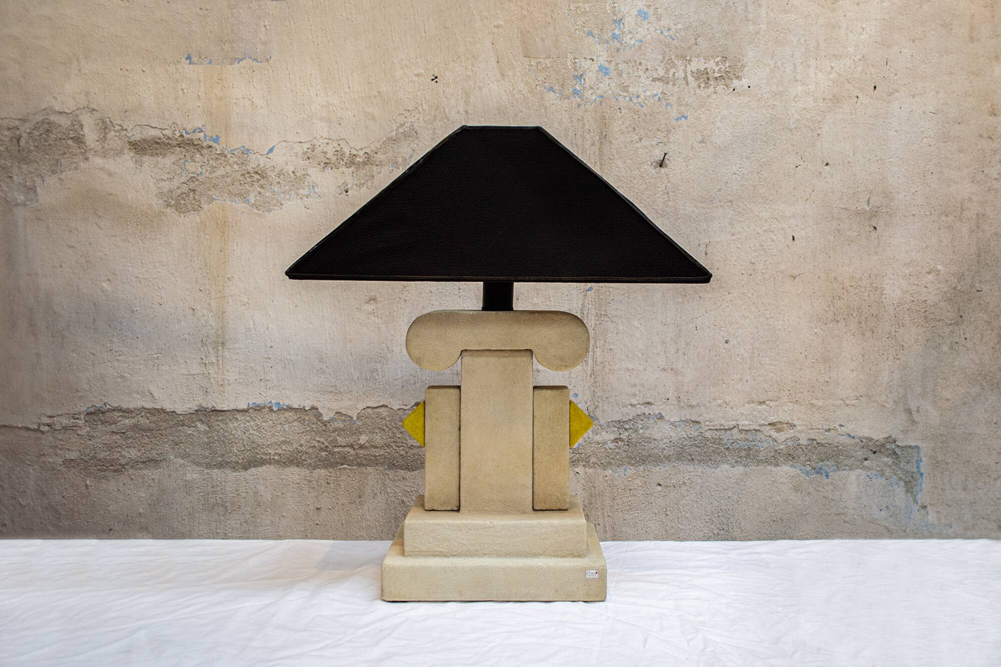 Lampe postmoderne en céramique de L'état du jour Anni '80