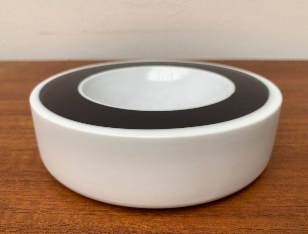 Postmodern glass bowl from mid-century Italy by Alessandro Pianon for Vistosi, 1960s.