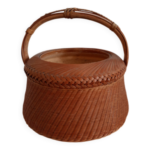 panier en bambou tressé