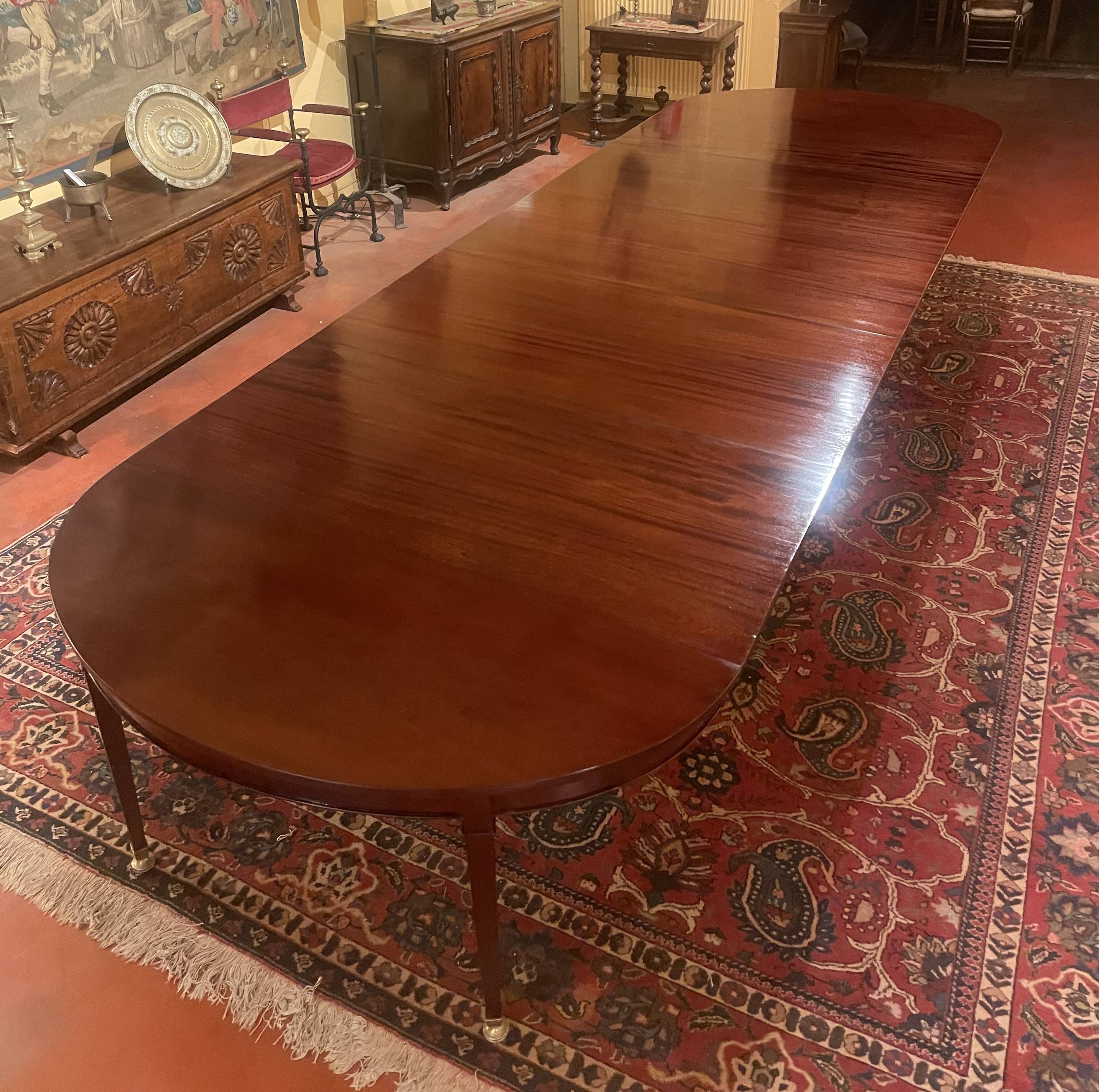 Extensible Louis XVI dining table in period Directoire mahogany.