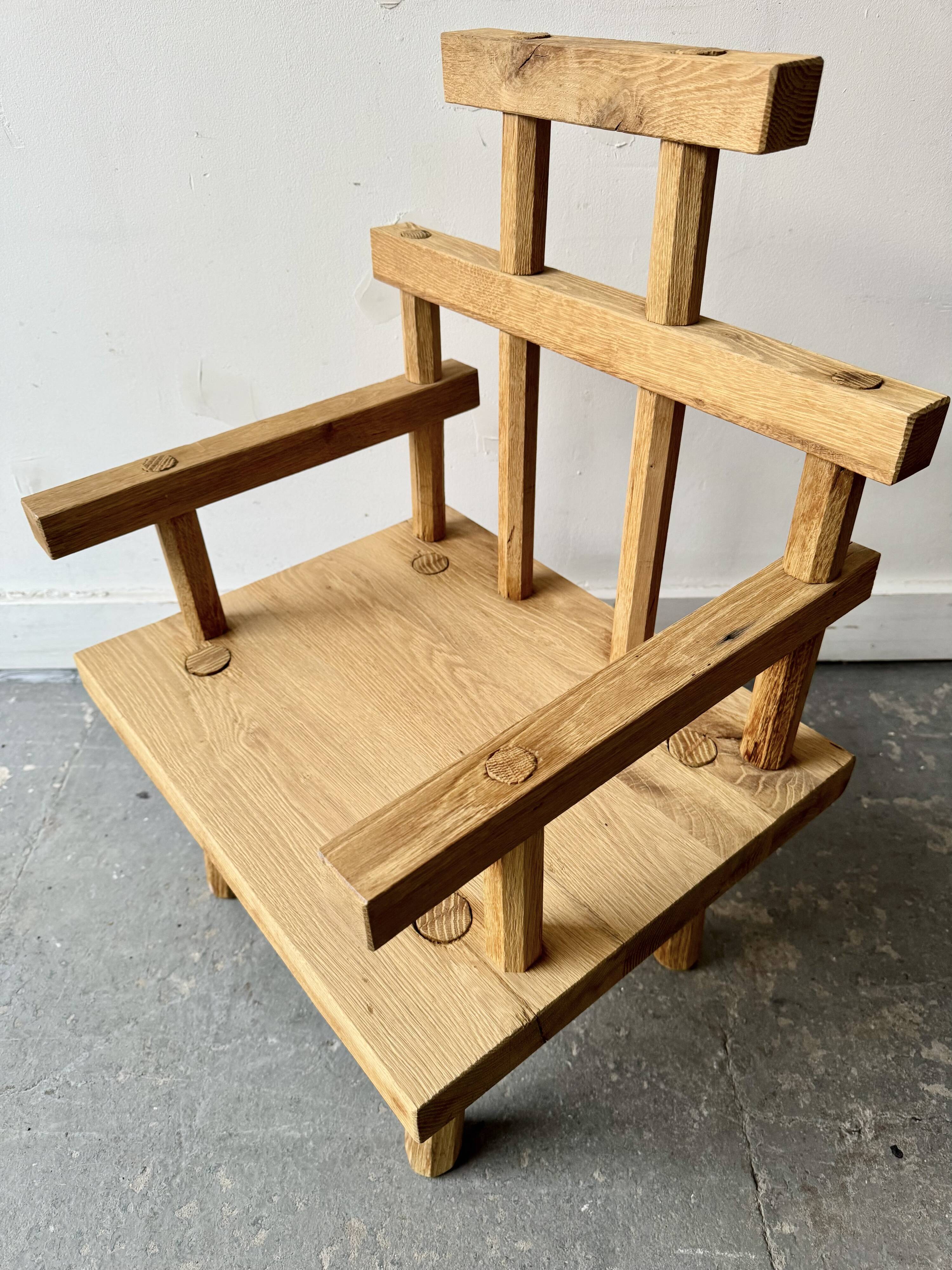 Chaise en bois primitive pour enfant
