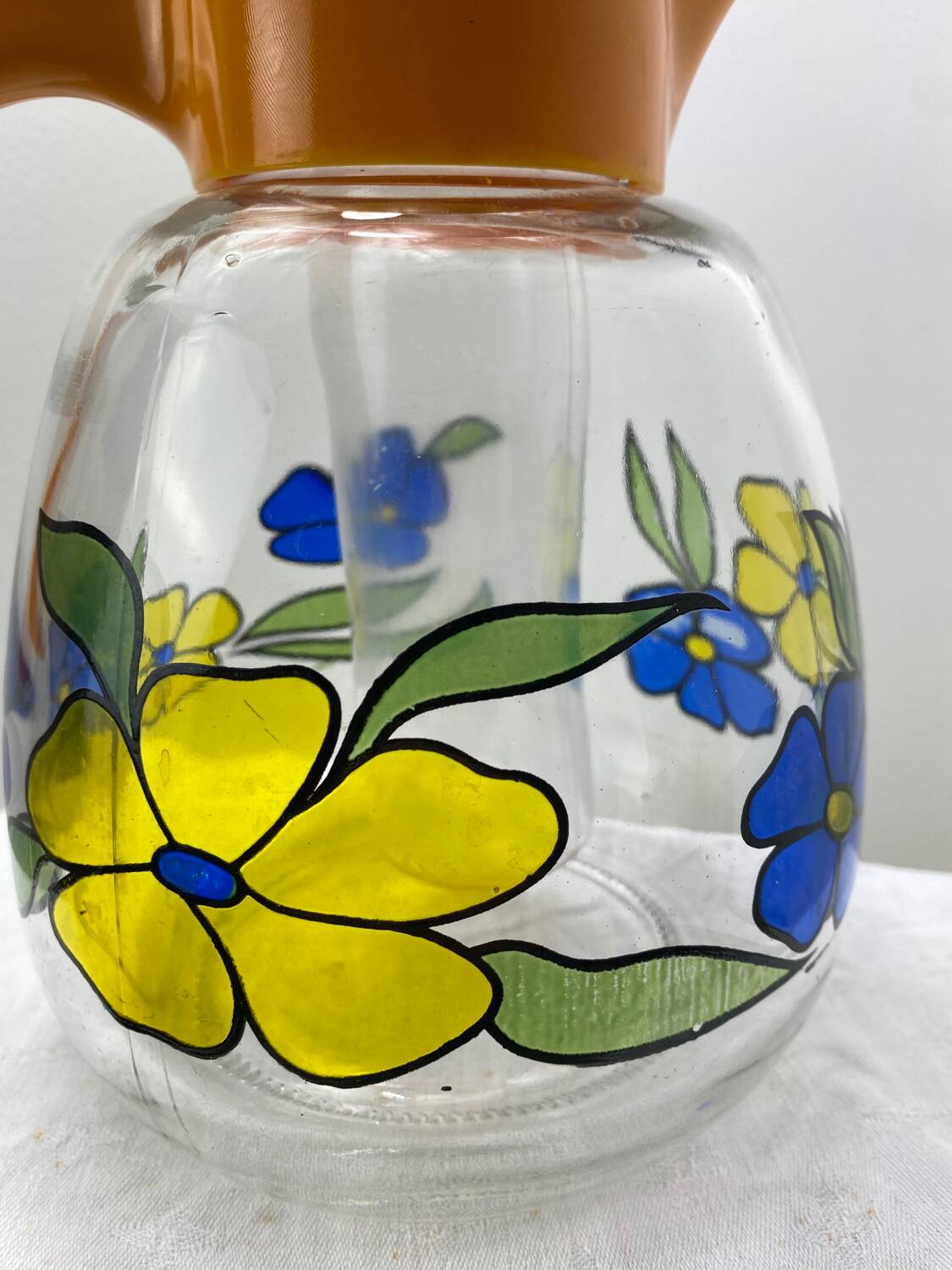 Refreshing glass carafe