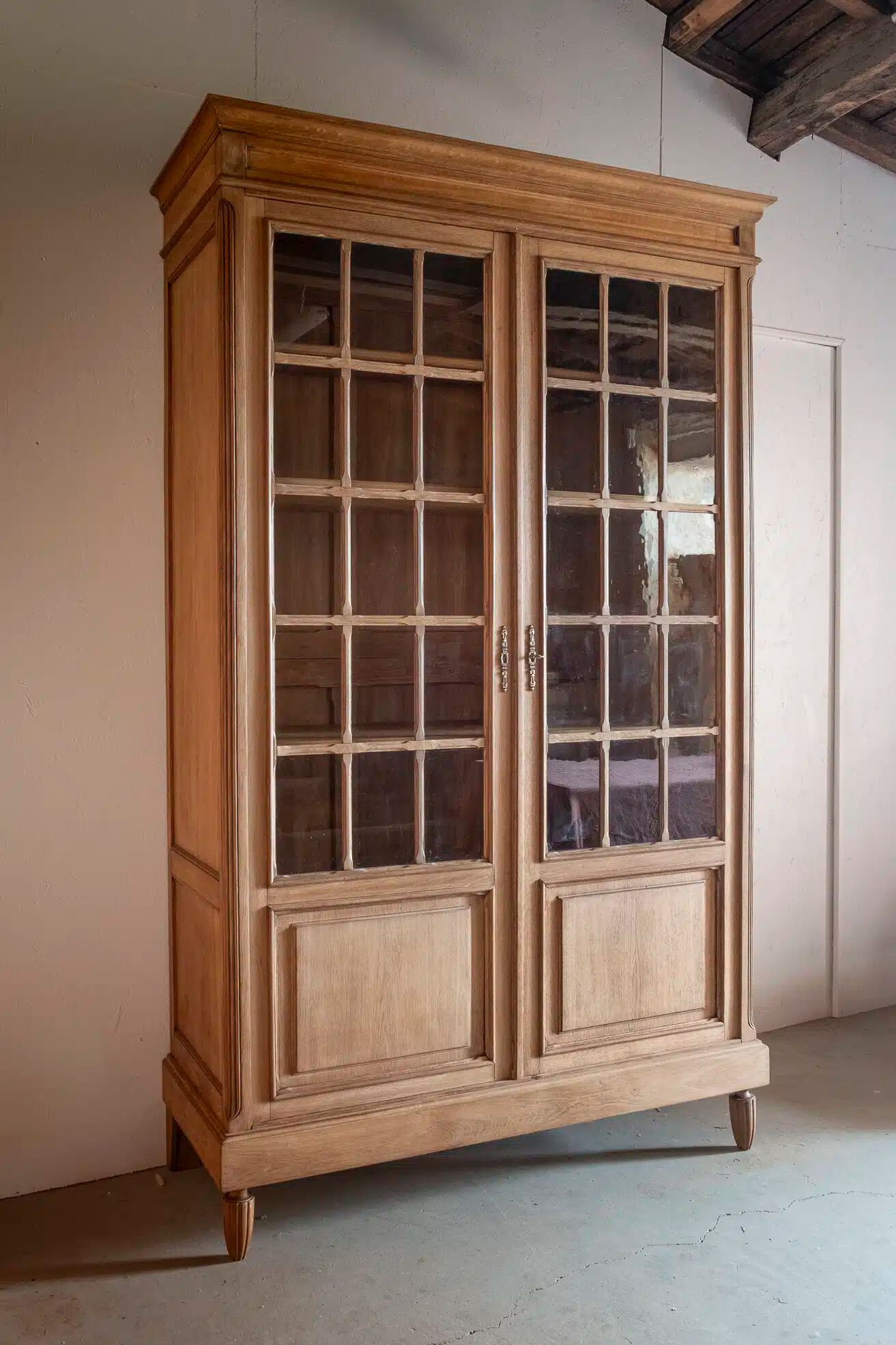 Grande vitrine en chêne « Augustine »