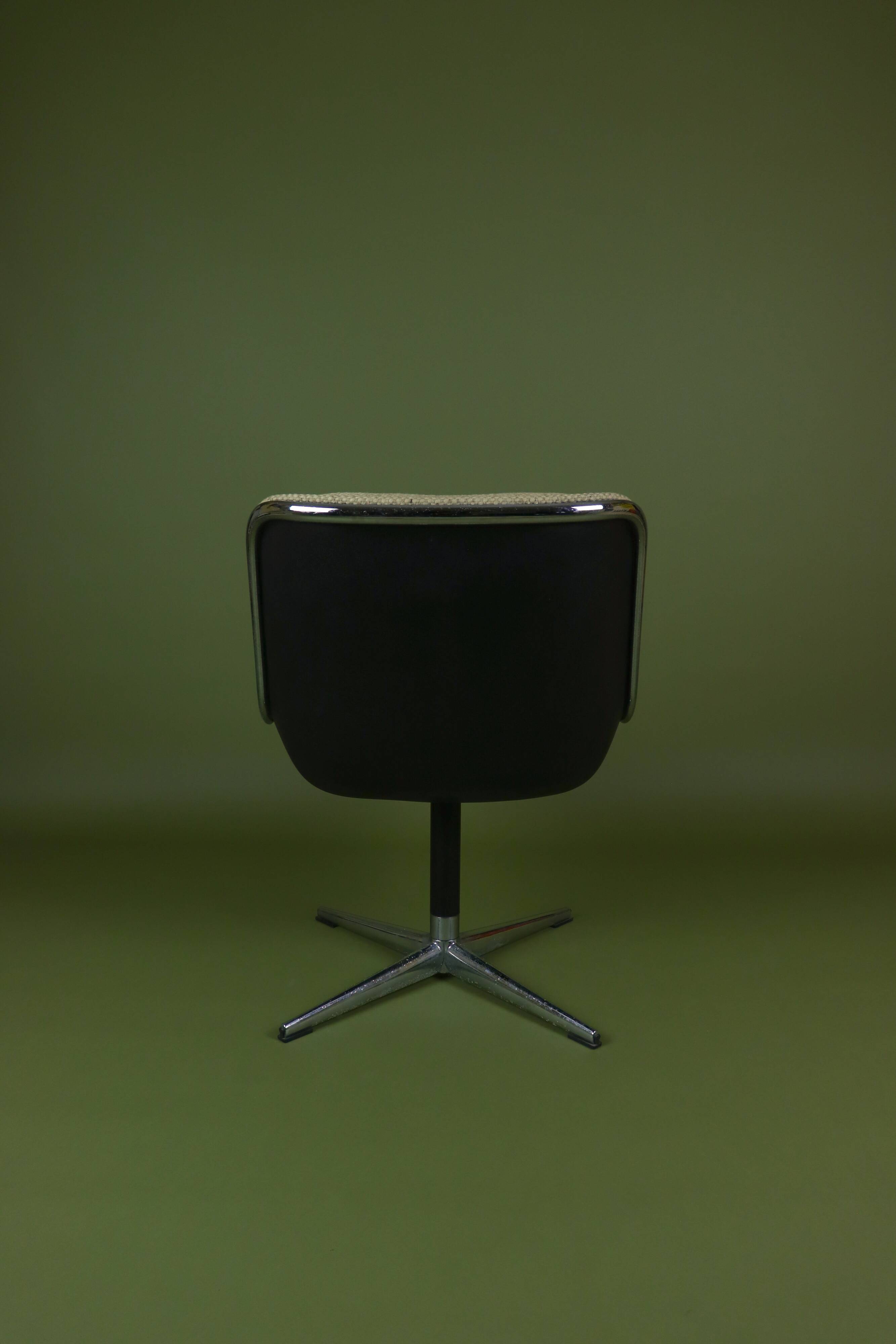 Executive Chair Charles Pollock Knoll first edition 1965