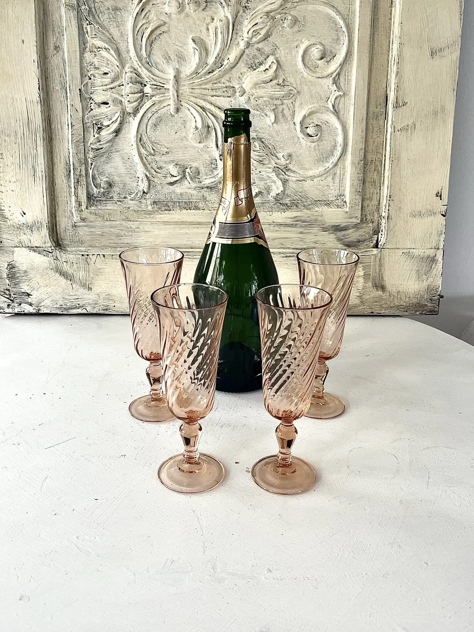 Champagne flutes set of 4, pink French swirl glass stemware