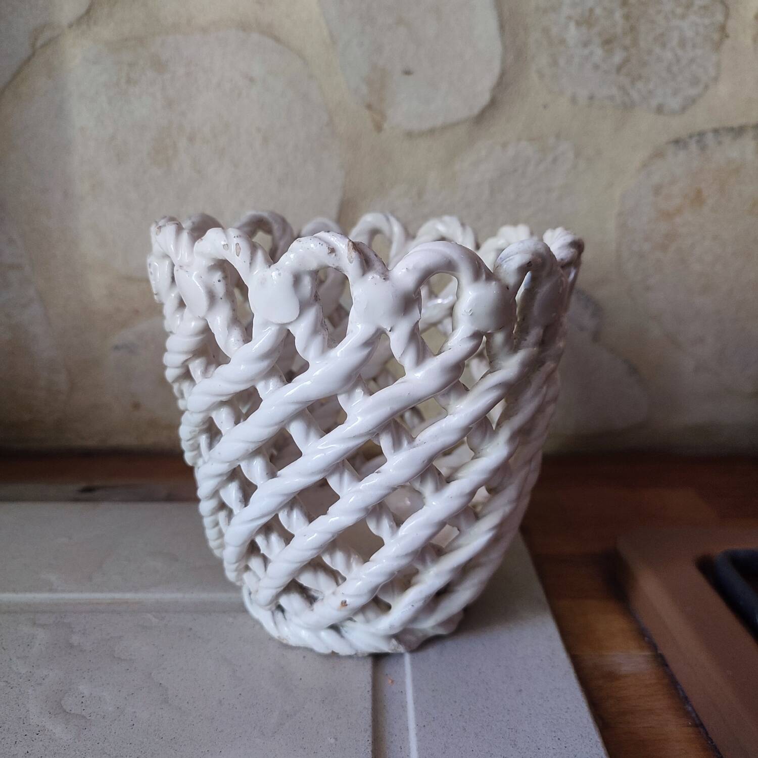 Woven earthenware flowerpot