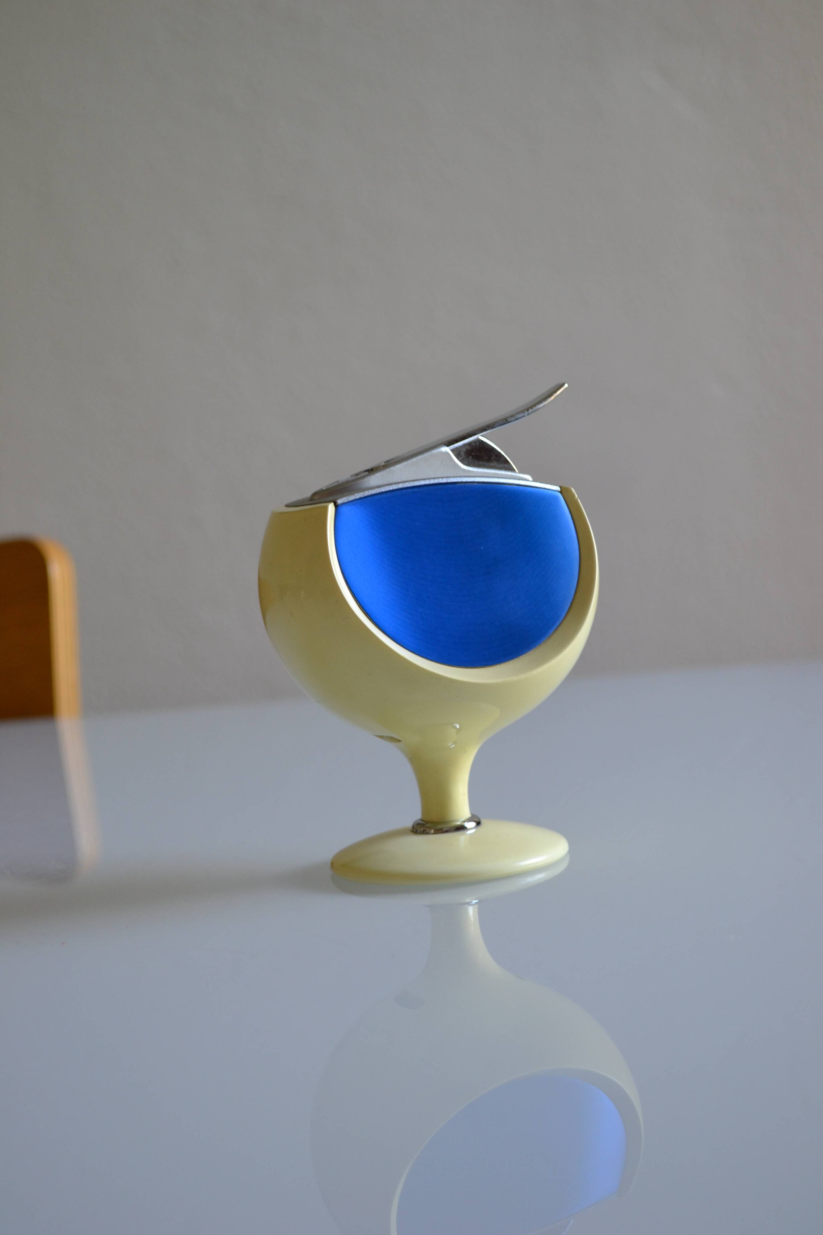 Maruman T26 Sharon table lighter Japan Space Age 1970 tulip base