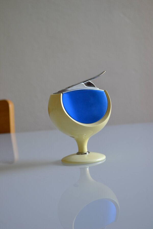 Briquet de table Maruman T26 Sharon Japan Space age 1970 pied tulipe