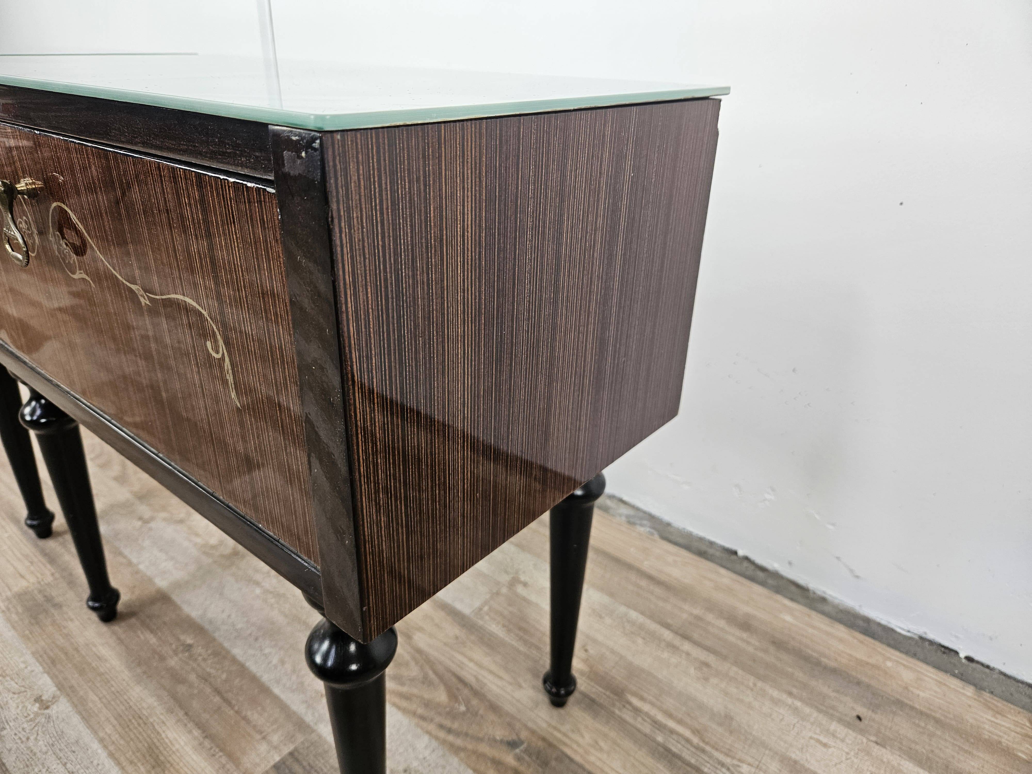 Paire de tables de chevet des années 60 avec porte à abattant et plateau en verre bleu