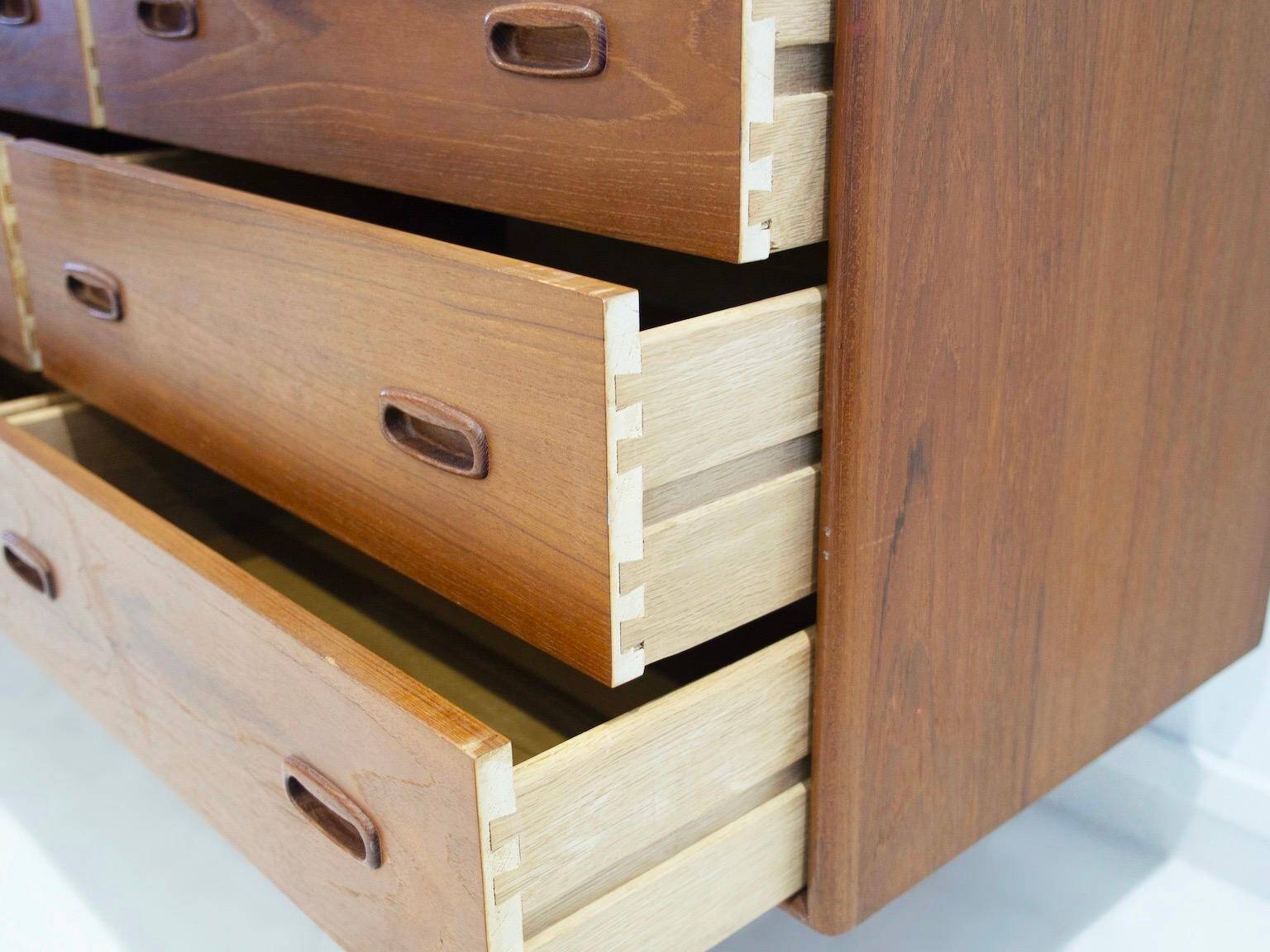 Modern Scandinavian buffet in teak with drawers