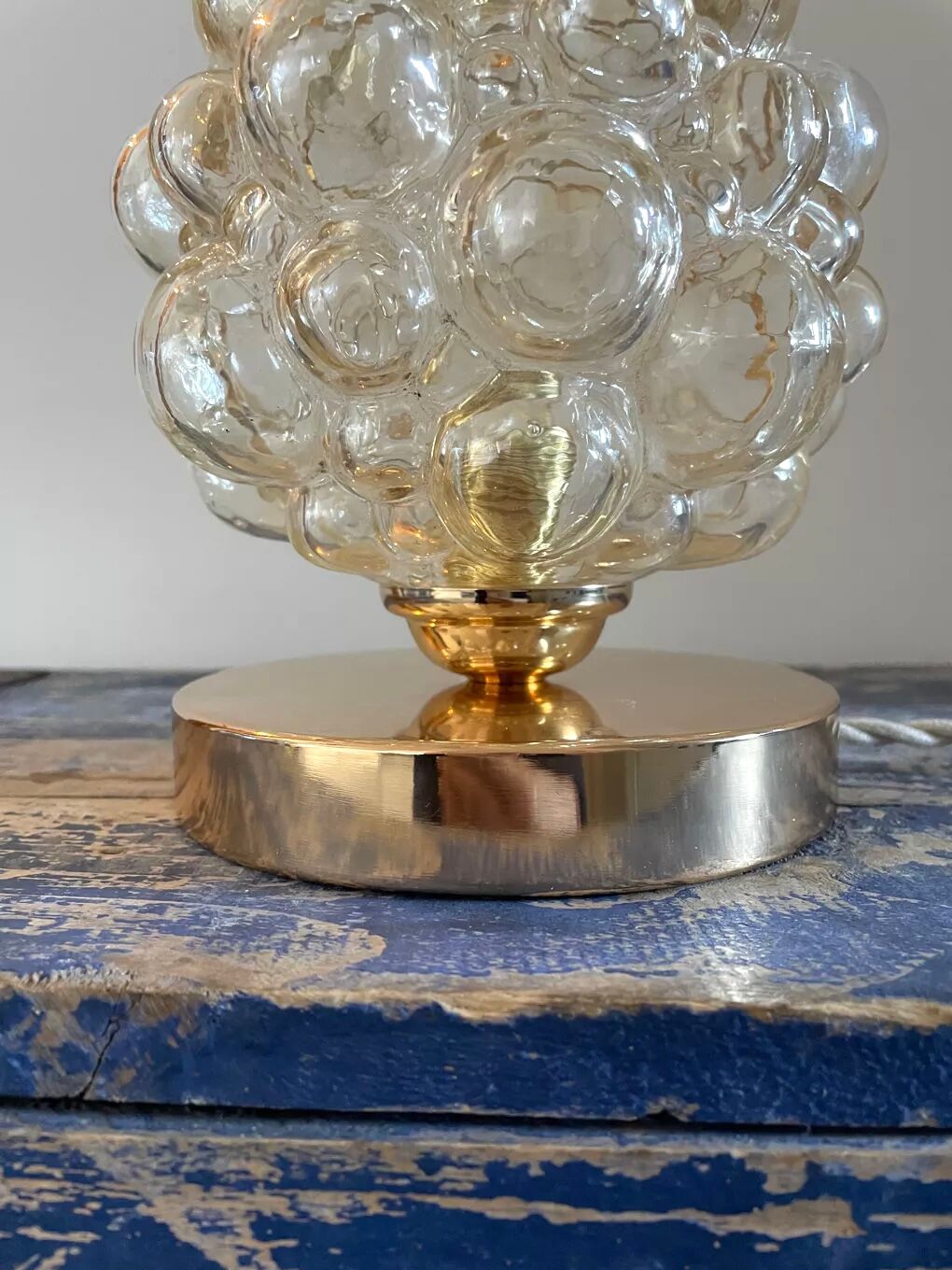Amber bubble globe table lamp