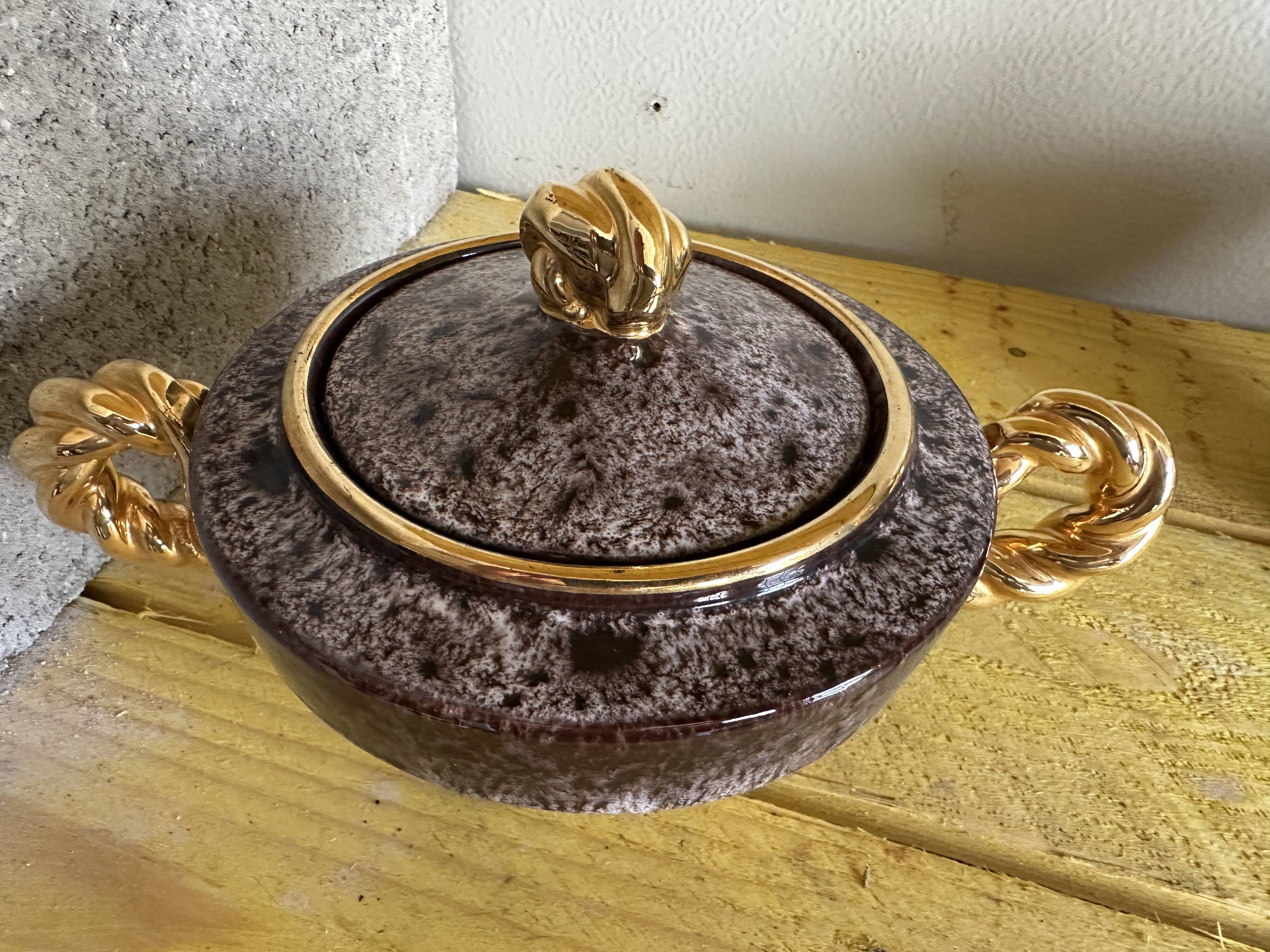 Vallauris ceramic sugar bowl, burgundy and gilded, by Marius Giuge