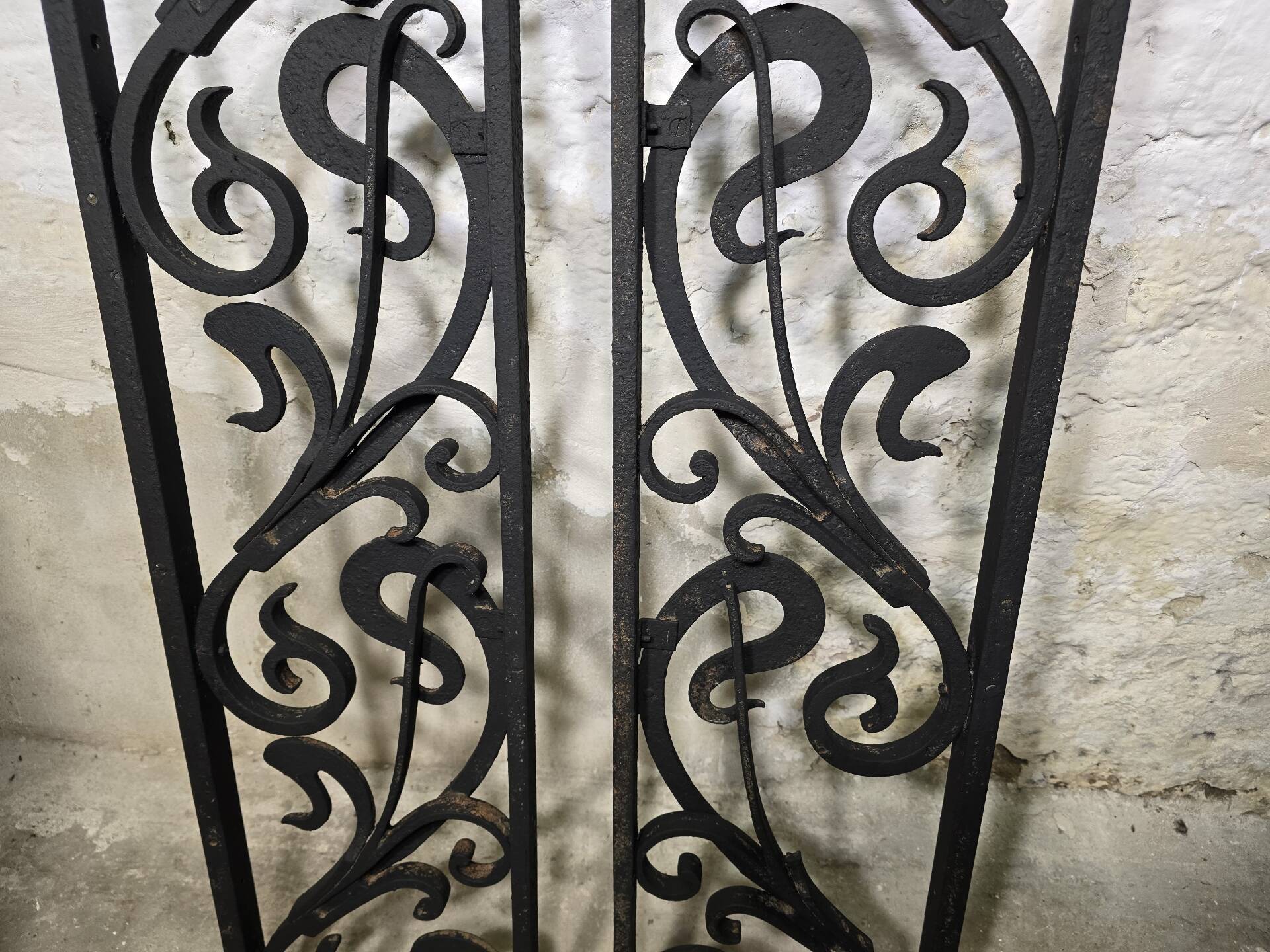 Wrought iron grille from the early 20th century Art Deco / Art Nouveau