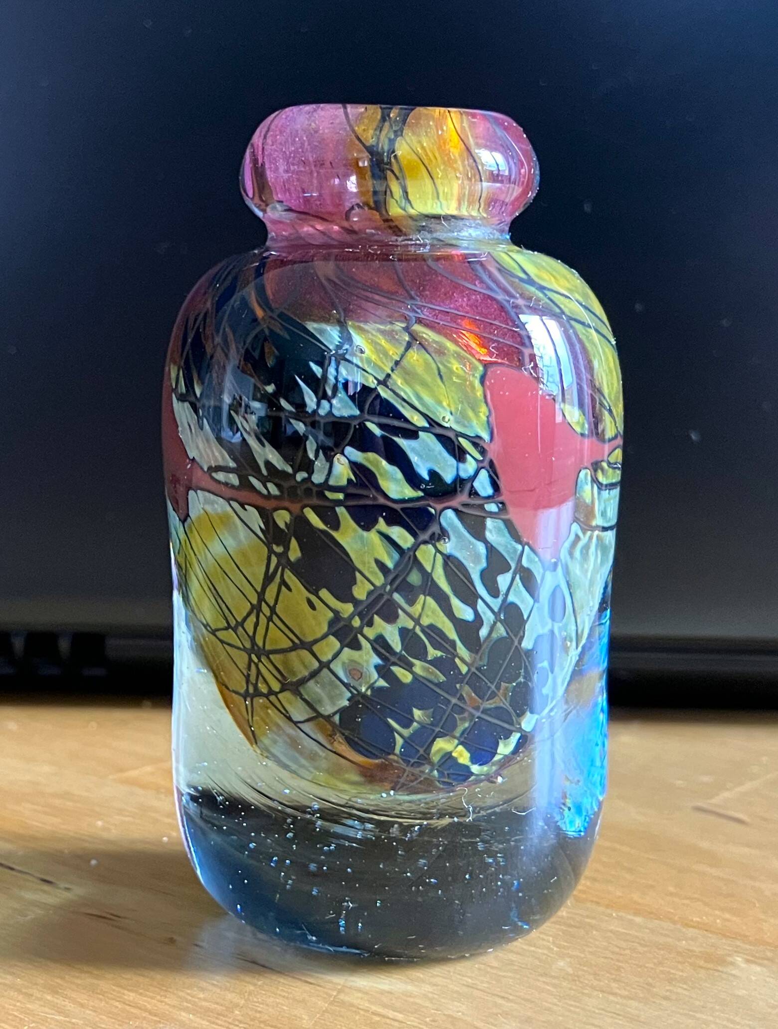 Petit vase soliflore en verre signé LE LONQUER 1982 , état impeccable