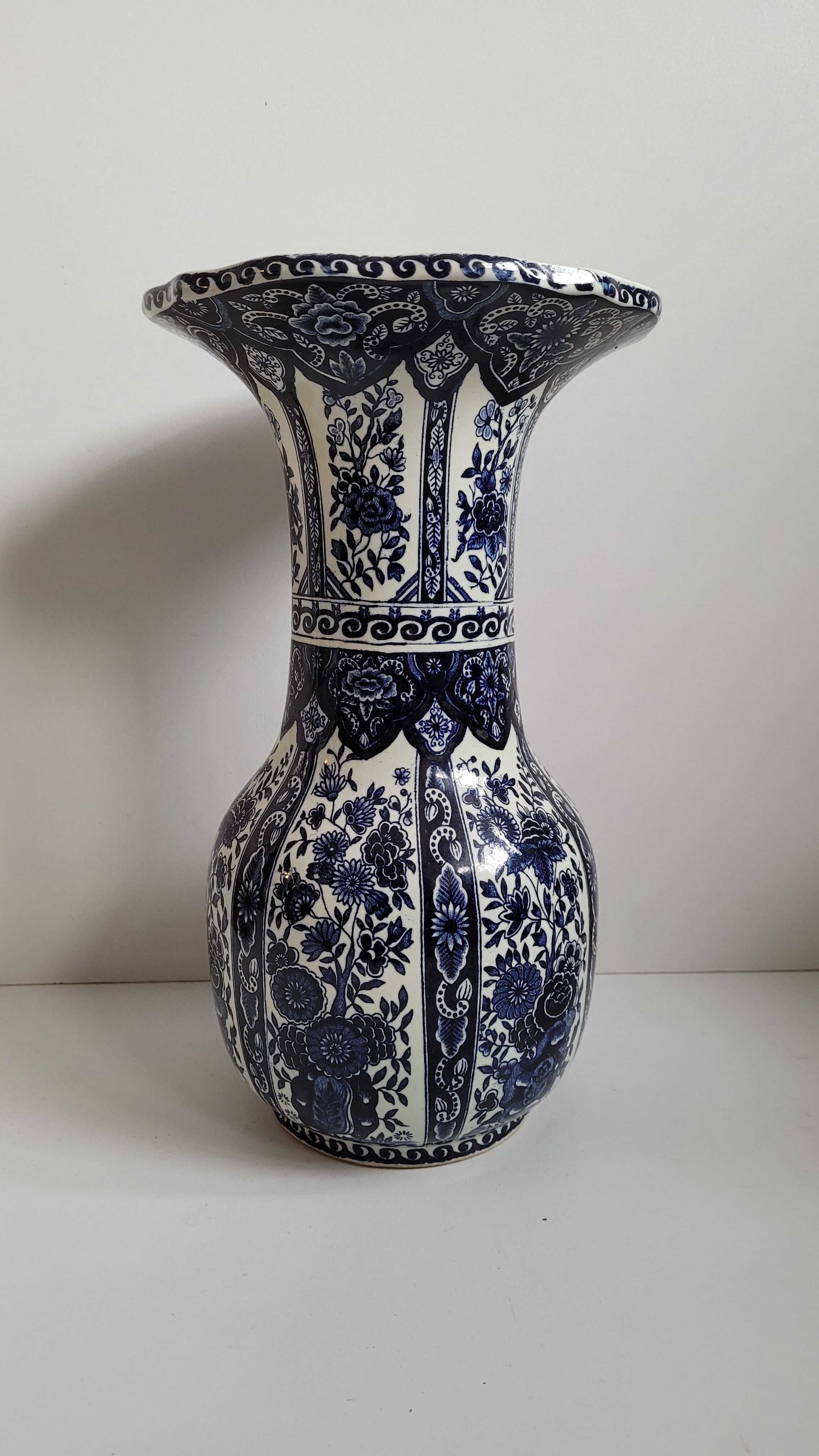 Ceramic vase Delft Boch 41