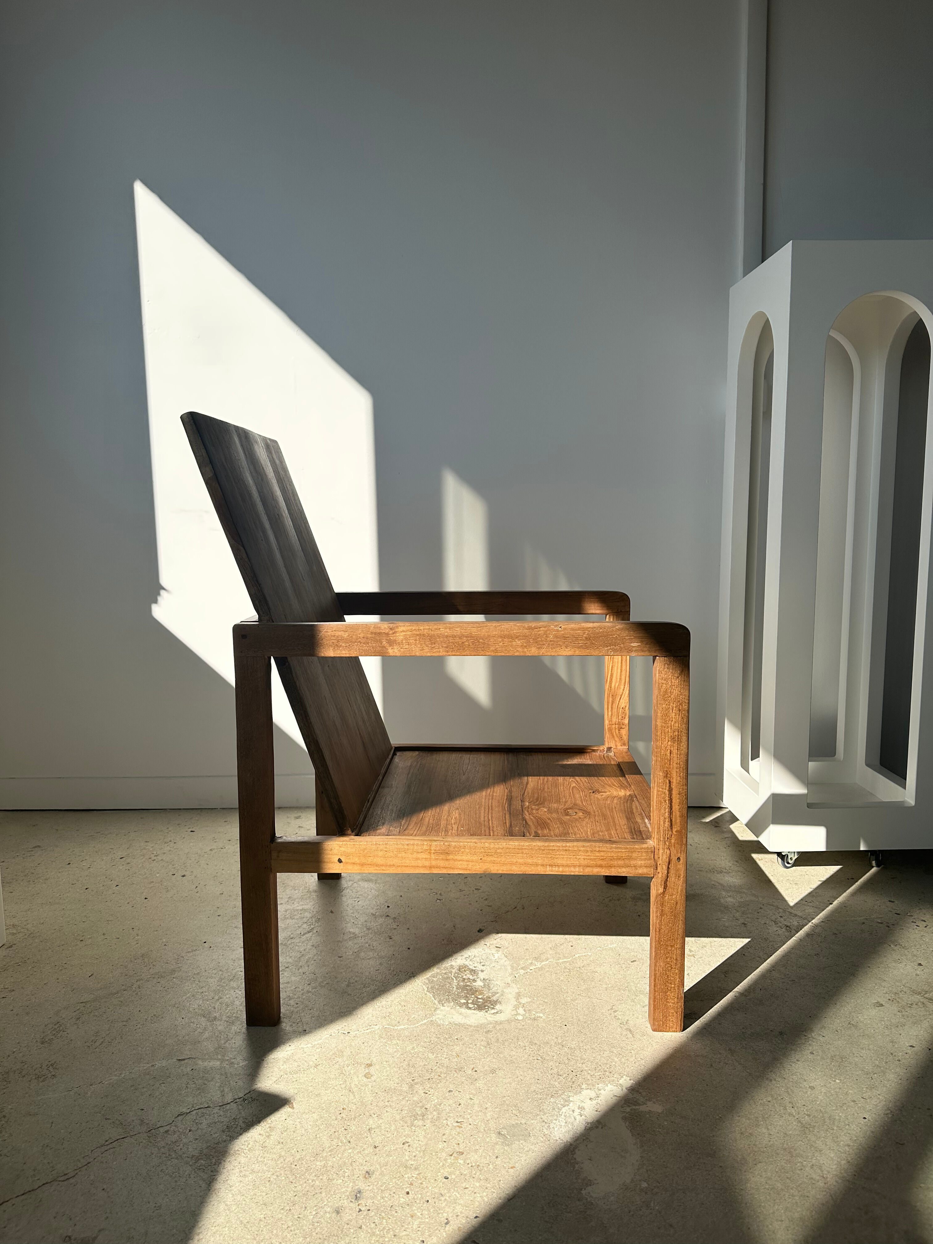 Armchair in natural wood (teak) minimalist design