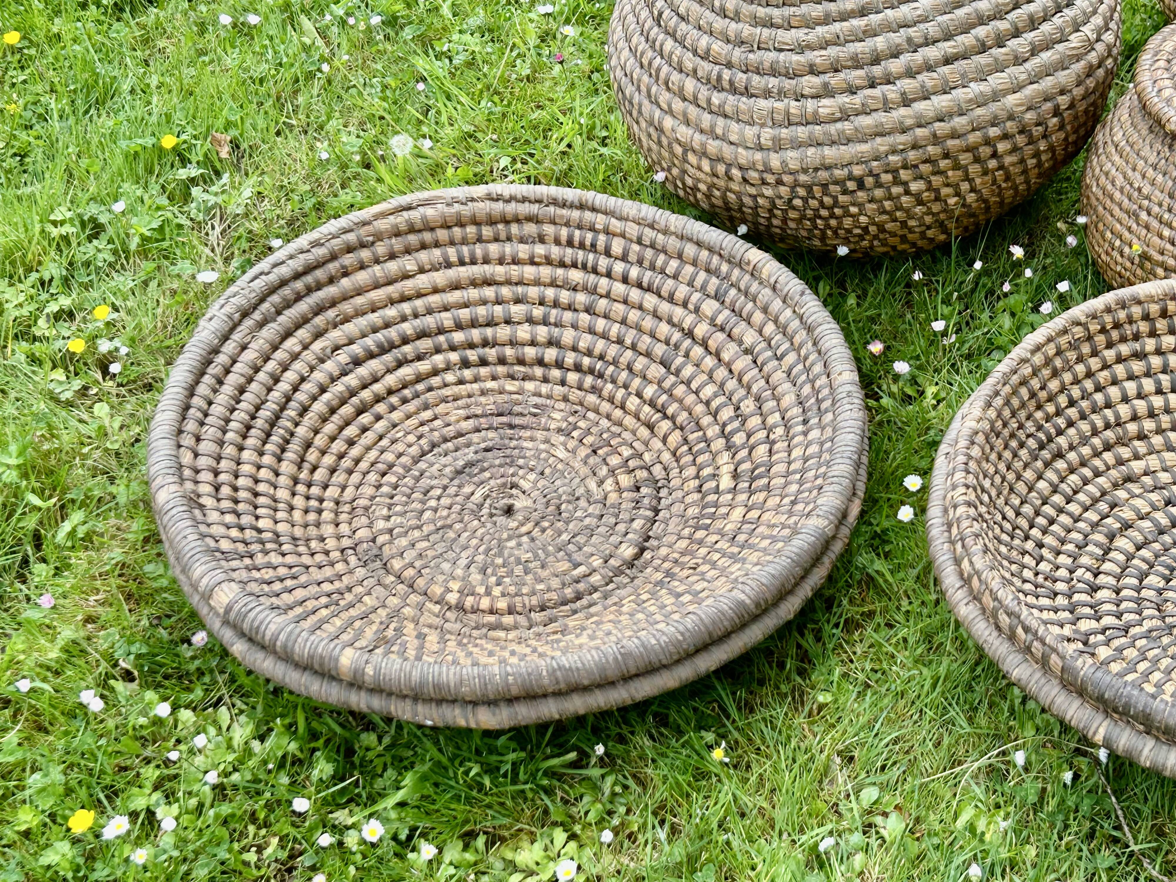 Vannerie, paniers couverts et panières  vintage