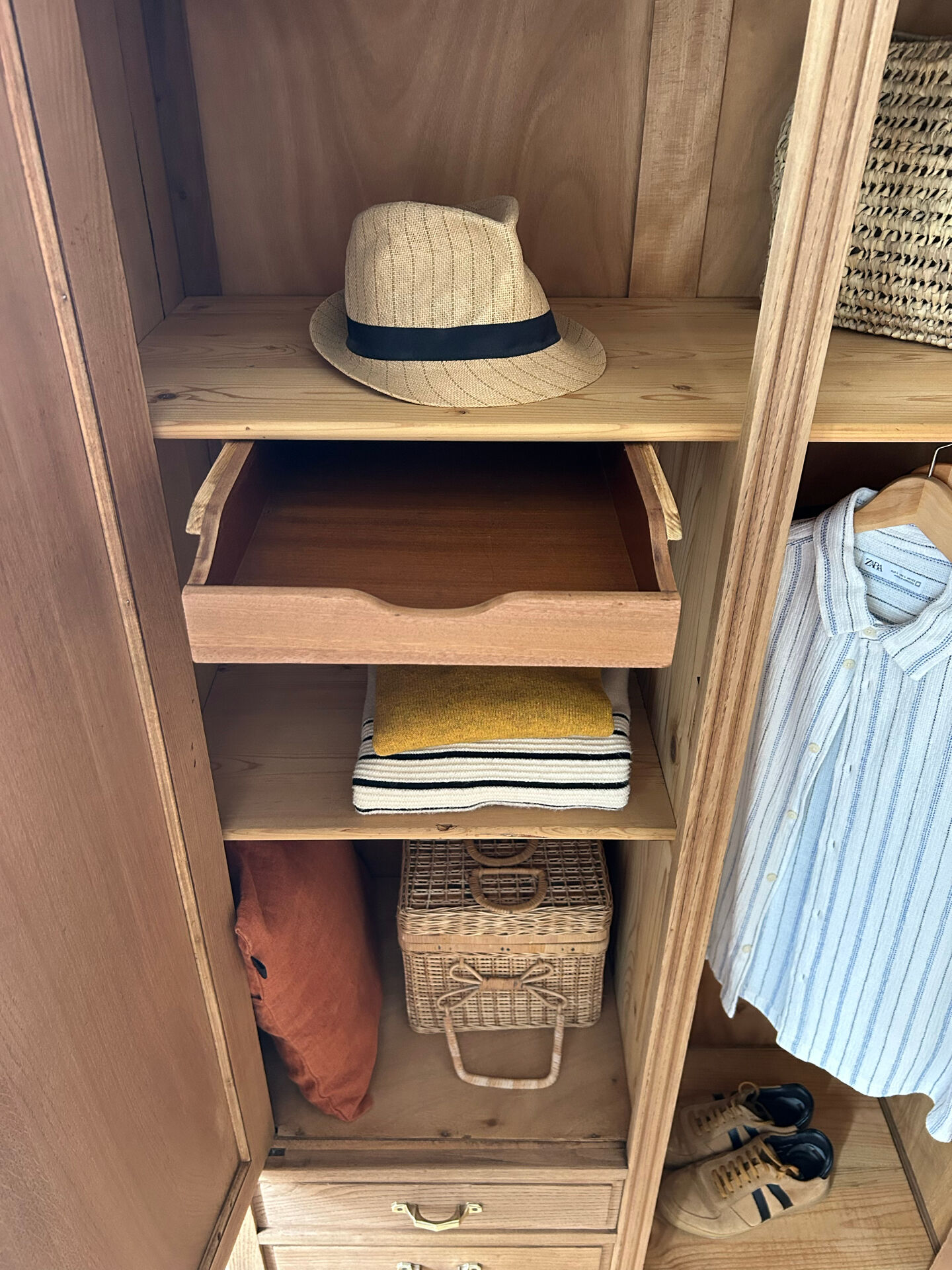 Armoire Parisienne en chêne brut 
