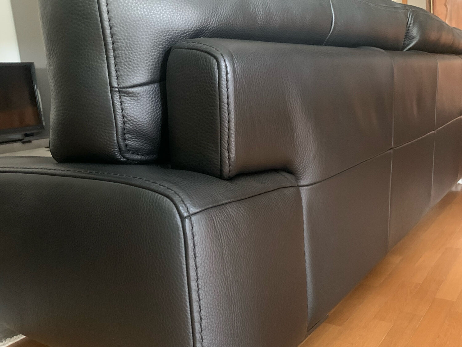 Roche Bobois 3-seater sofa - wide armrests/leather (l. 240 x h. 82)