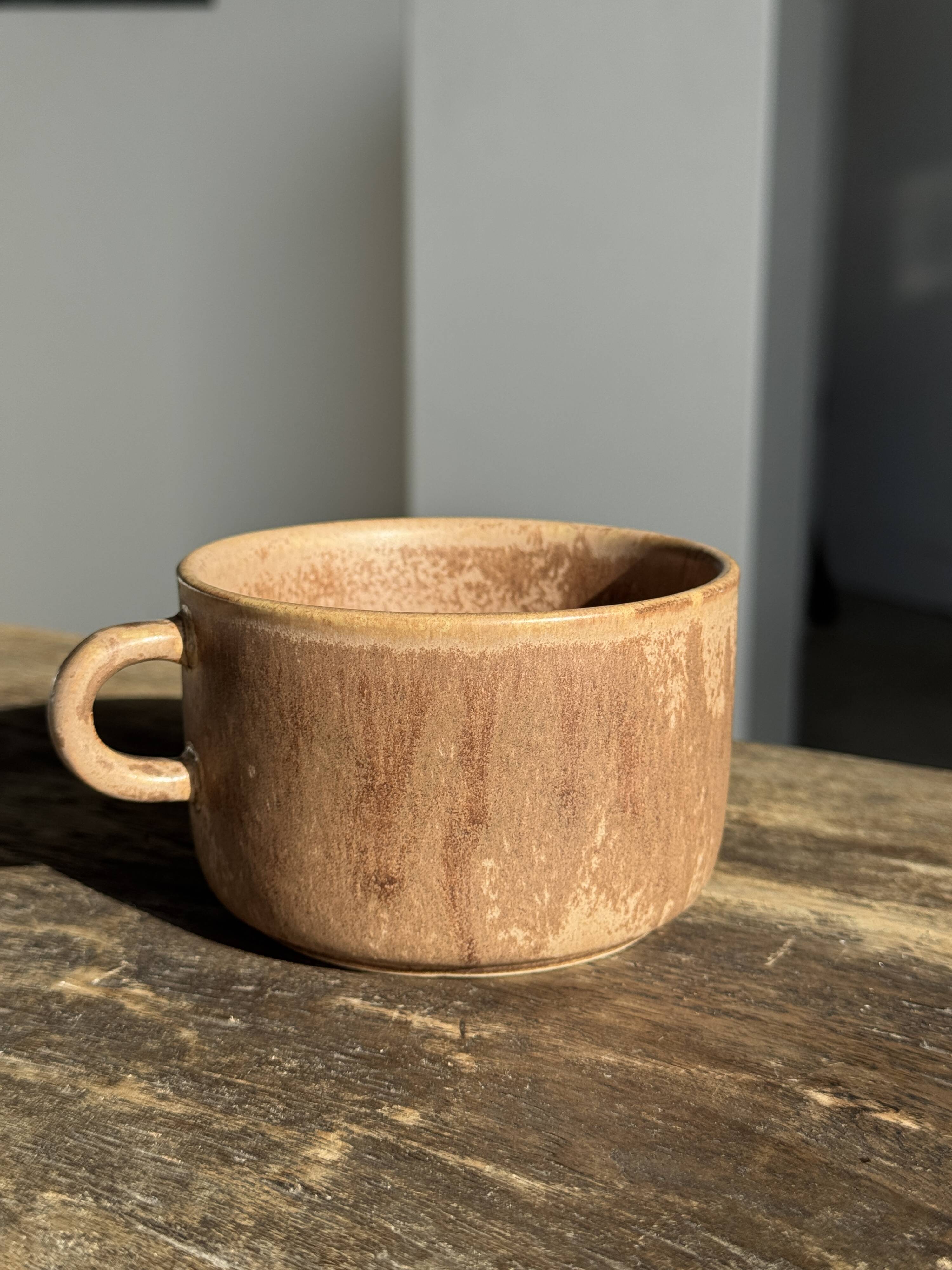 Tasse en grès émaillé brun H6,5 D10,5
