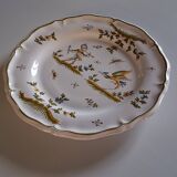 Moustiers scalloped plate in very good condition.