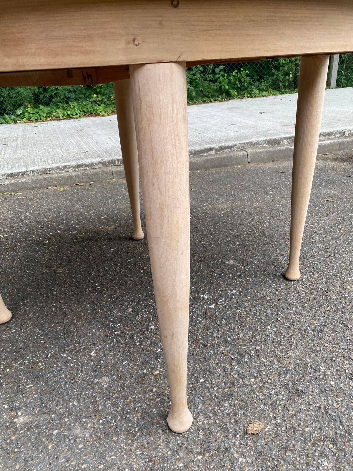 Renovated round extendable Scandinavian dining table in teak, 110cm.
