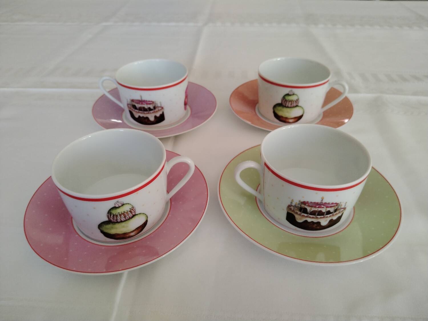 Lot de 4 tasses  à thé de marque  Médard de noblat