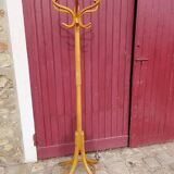 Baumann style parrot coat rack