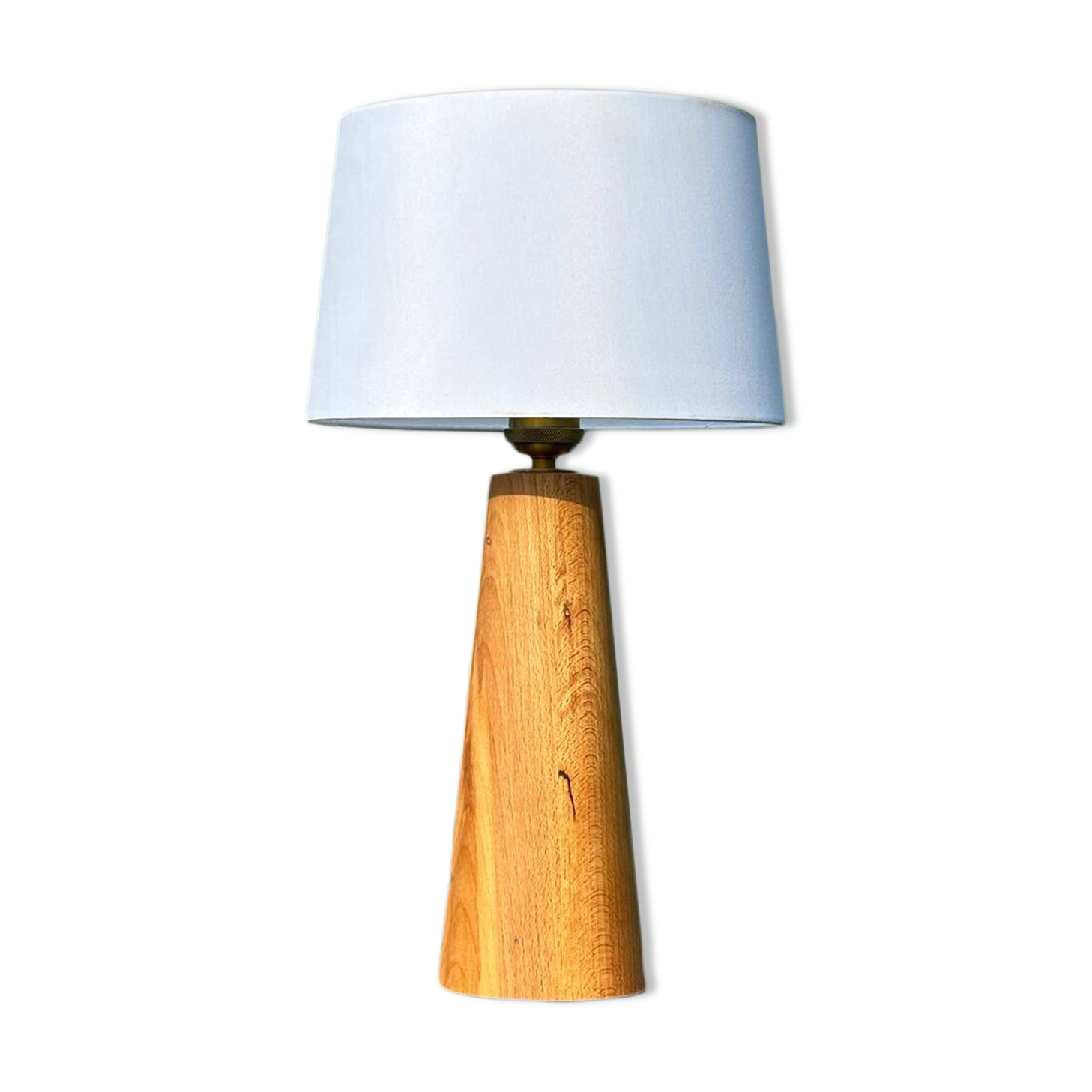 Elegant table lamp made of recycled solid wood for a warm and sustainable atmosphere "CÔNE"