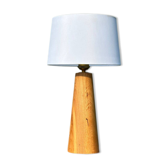 Elegant table lamp made of recycled solid wood for a warm and sustainable atmosphere "CÔNE"