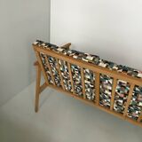 Boomerang bench
