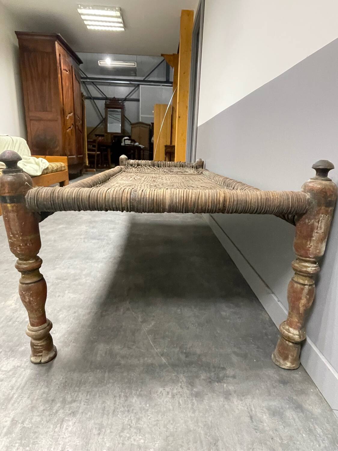 Traditional Indian lamp "sharpoï", around 1960.