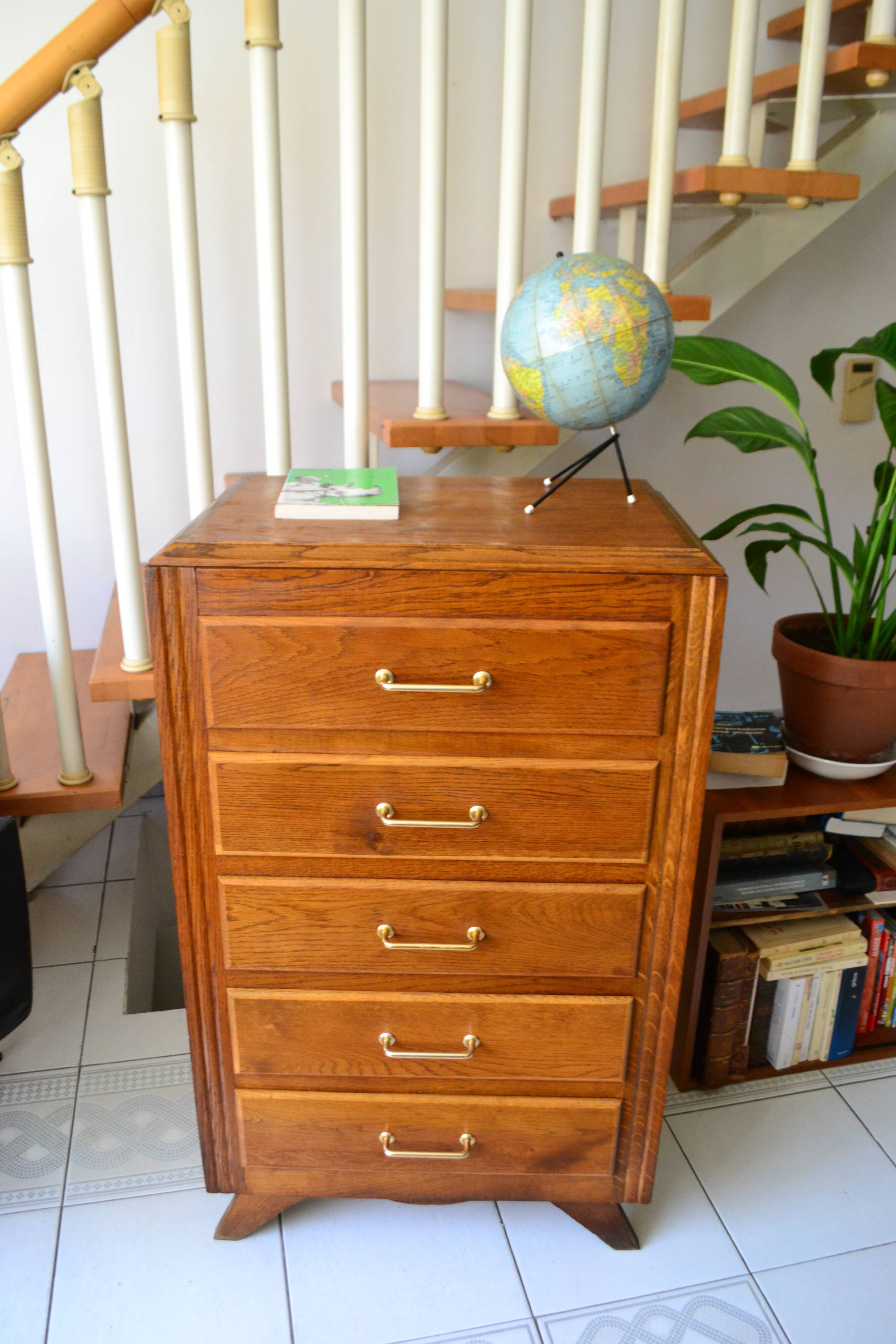 Chiffonnier vintage en chêne pieds compas
