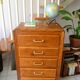 Chiffonnier vintage en chêne pieds compas