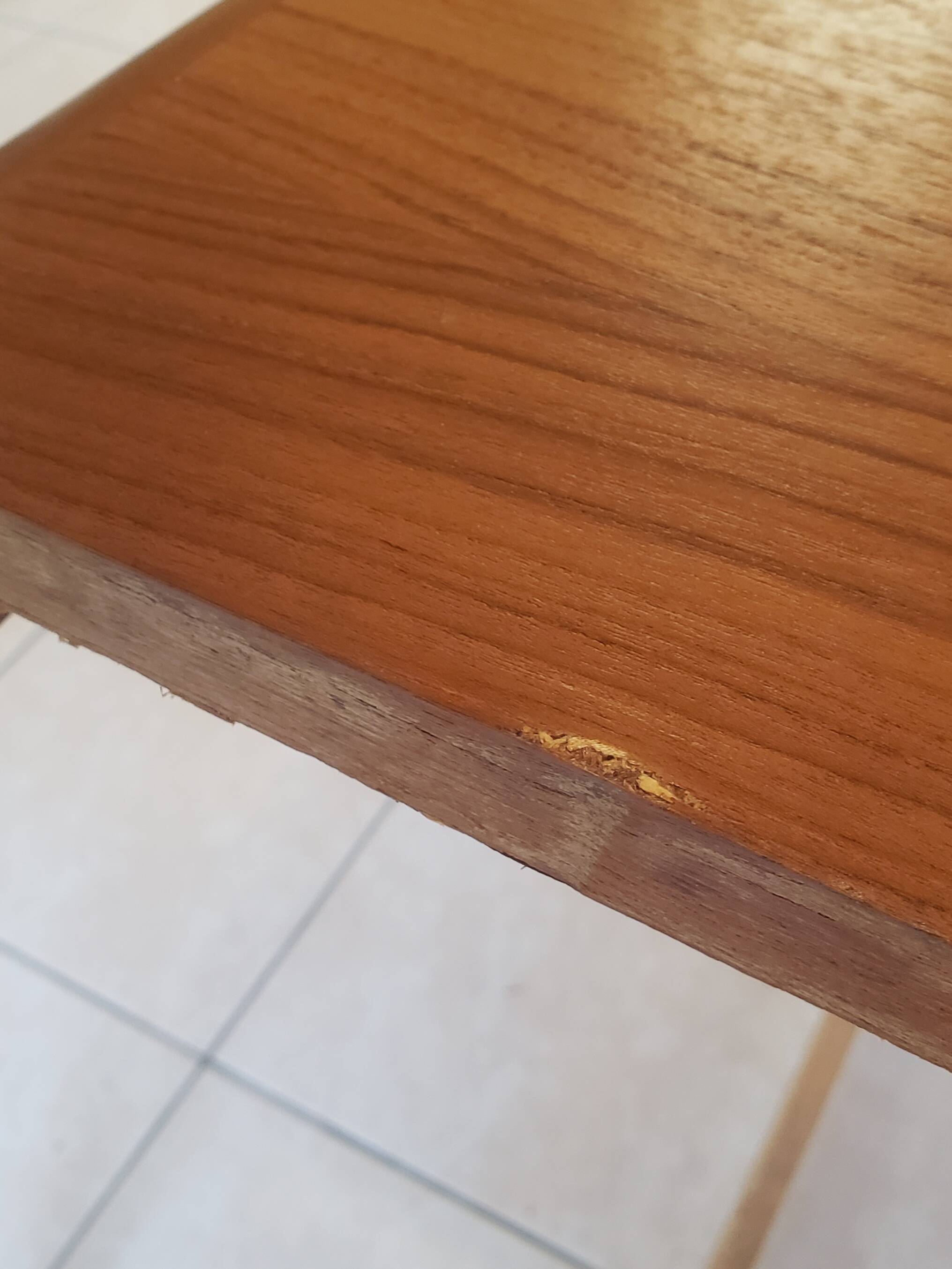 Baumann extendable round table