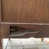 Armoire parisienne vitrée Art Déco asymétrique en chêne brut, 1930