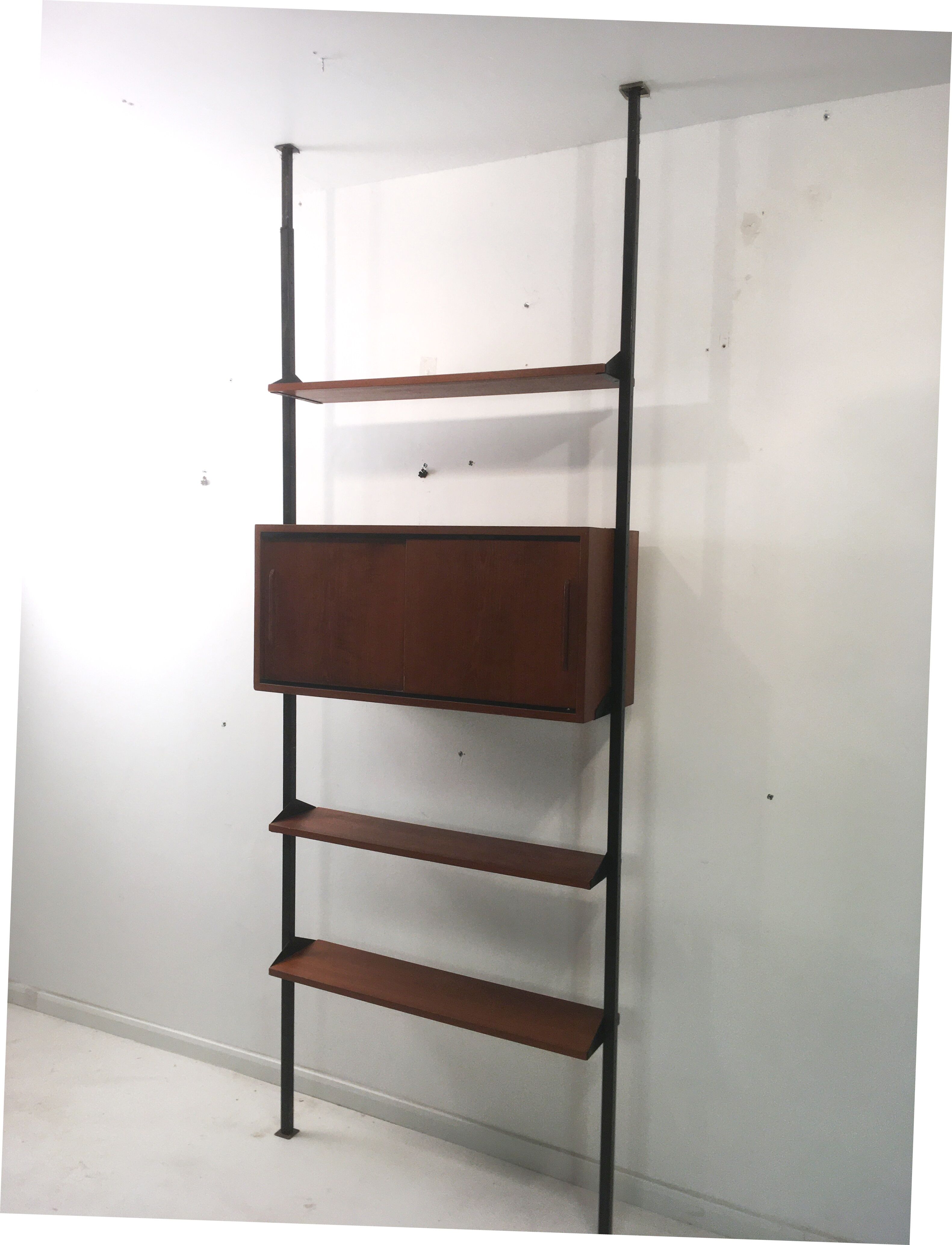 Floor/ceiling library 60s