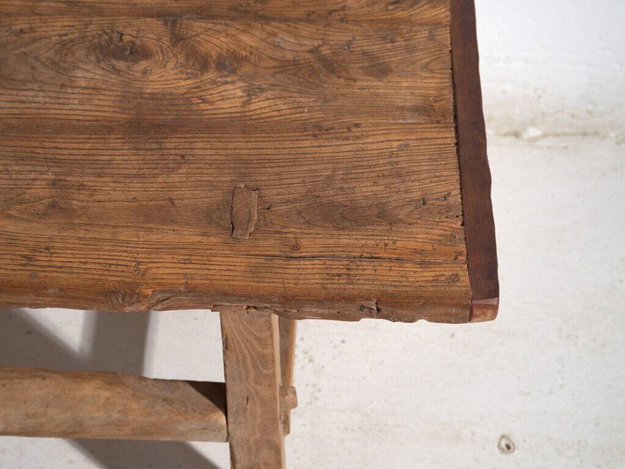 Table basse ancienne en bois de pin – Chine, circa 1930