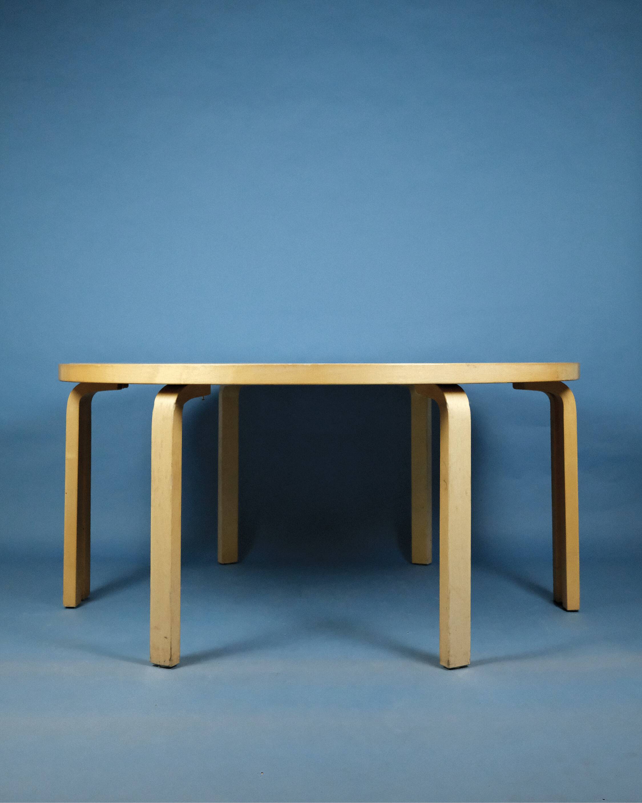 Set of 2 Tables 96 – Alvar Aalto – Artek