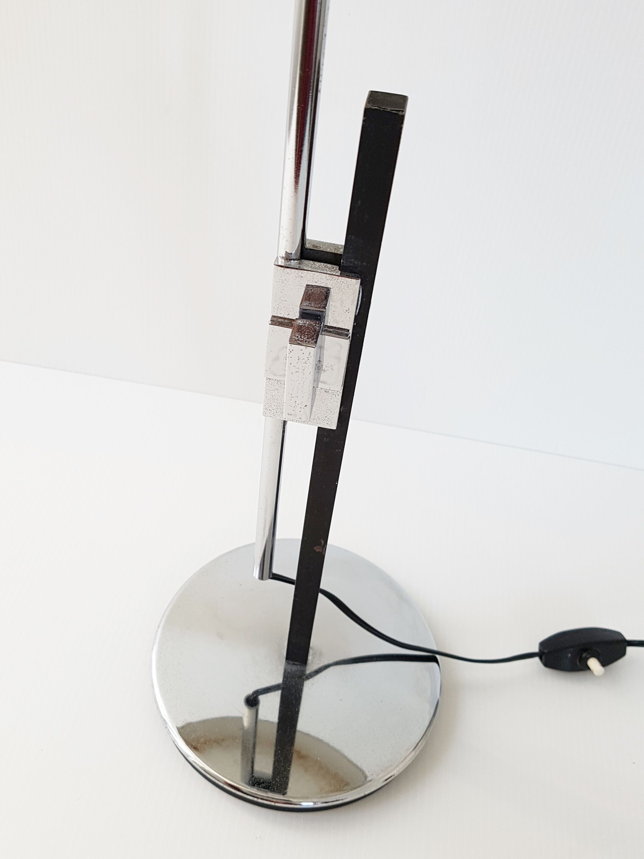 Adjustable height 1960 vintage lamp