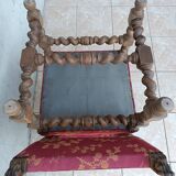 Paire de chaises Louis XIII en noyer