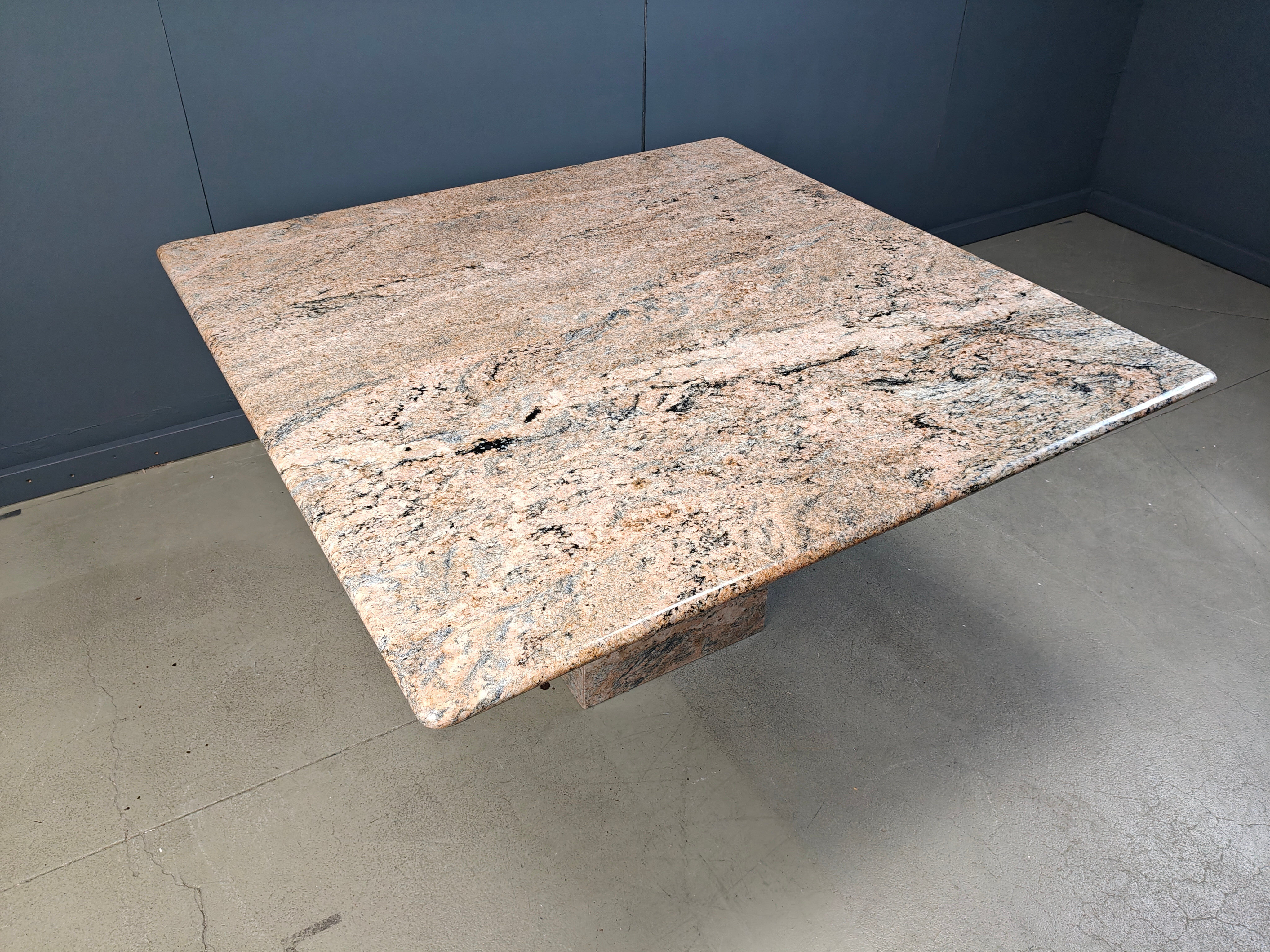 Table à manger en granit carré vintage, années 1970