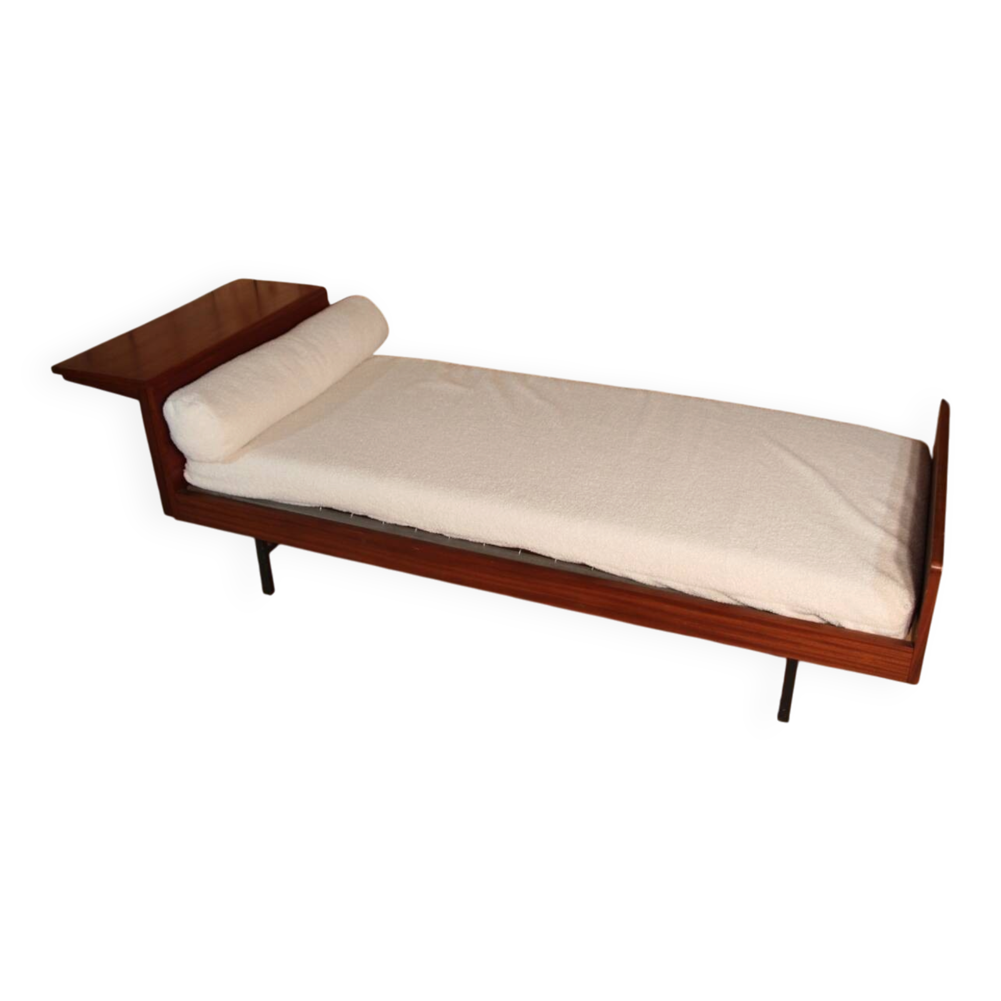 LC5 daybed model by Pierre Guariche