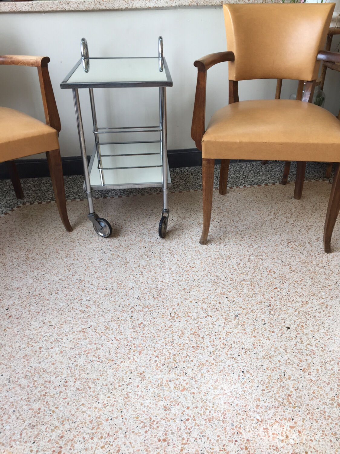 Chrome service and vintage mirror windows