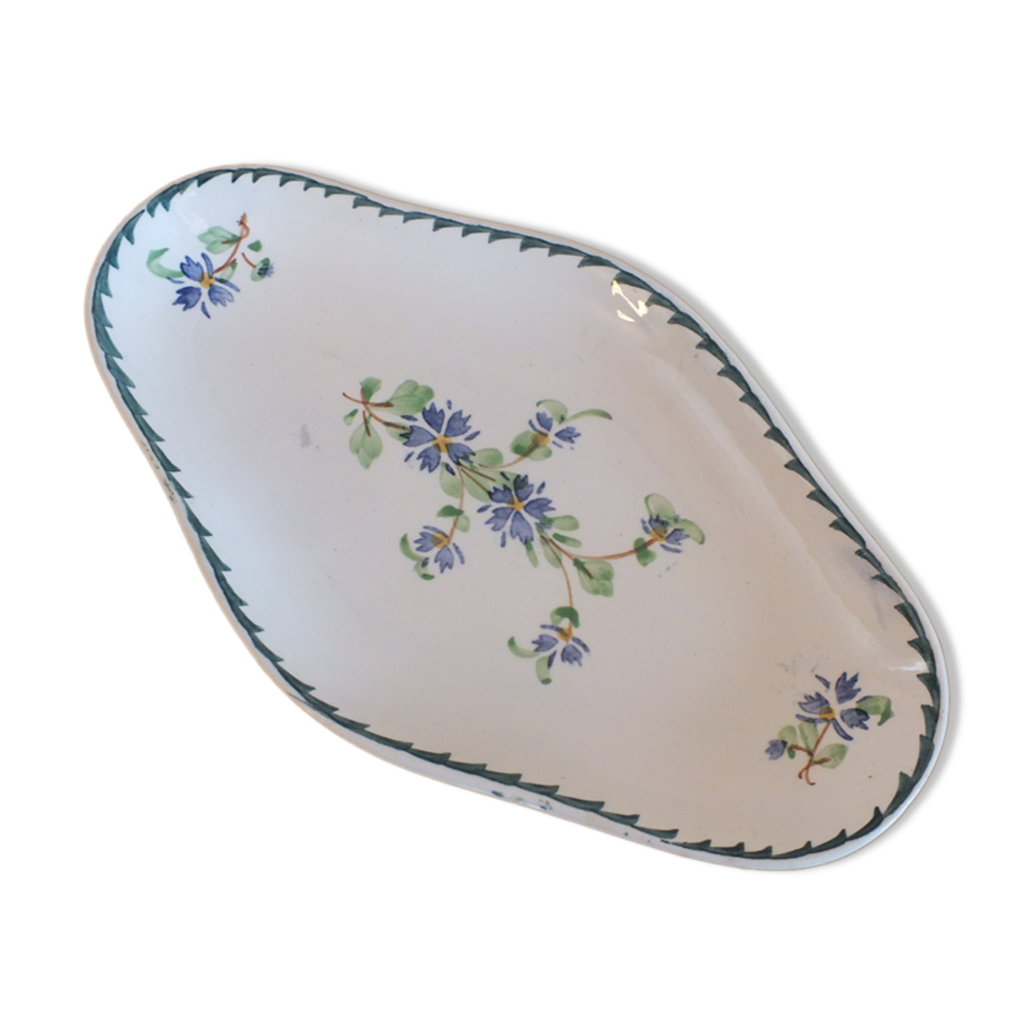 Ravier in Iron Earth blueberry décor